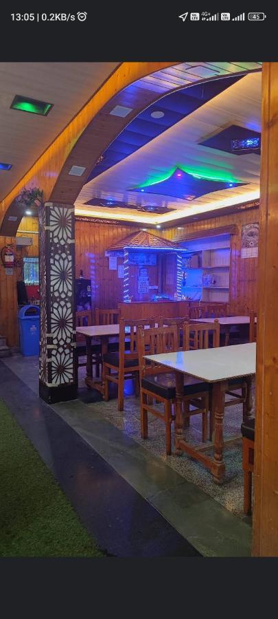 New Zum Zum Hotel & Restaurant Σριναγκάρ Εξωτερικό φωτογραφία