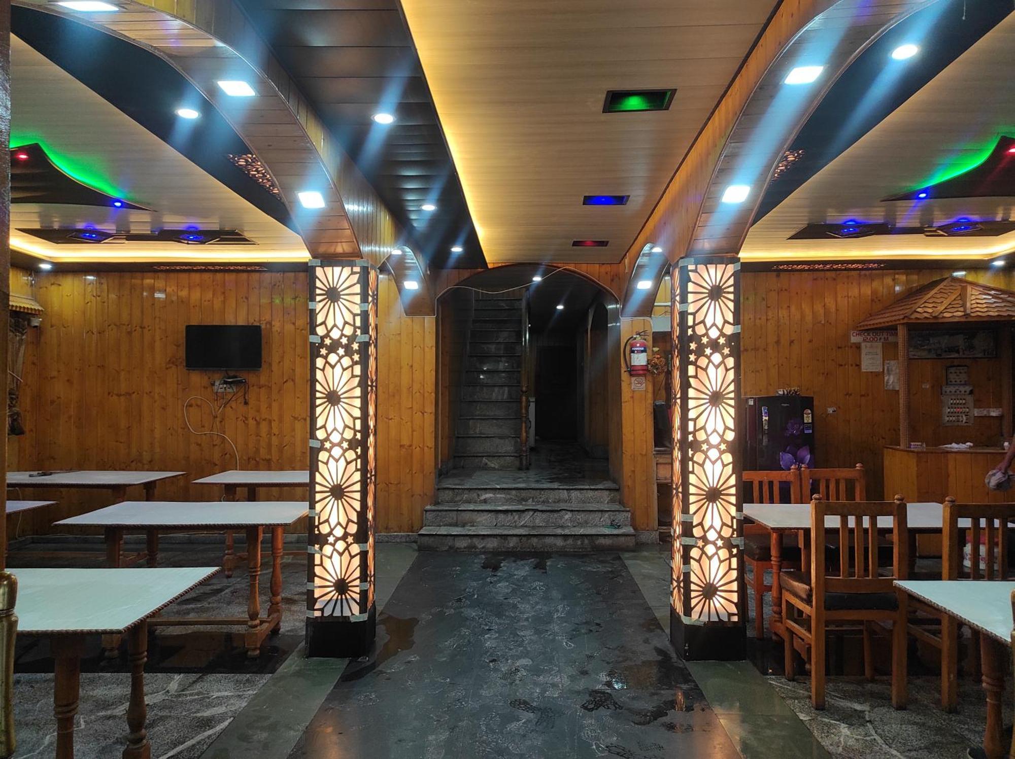 New Zum Zum Hotel & Restaurant Σριναγκάρ Εξωτερικό φωτογραφία